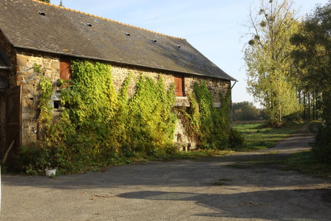 Bâtiment en pierre de la ferme de Maintibœuf à Billé